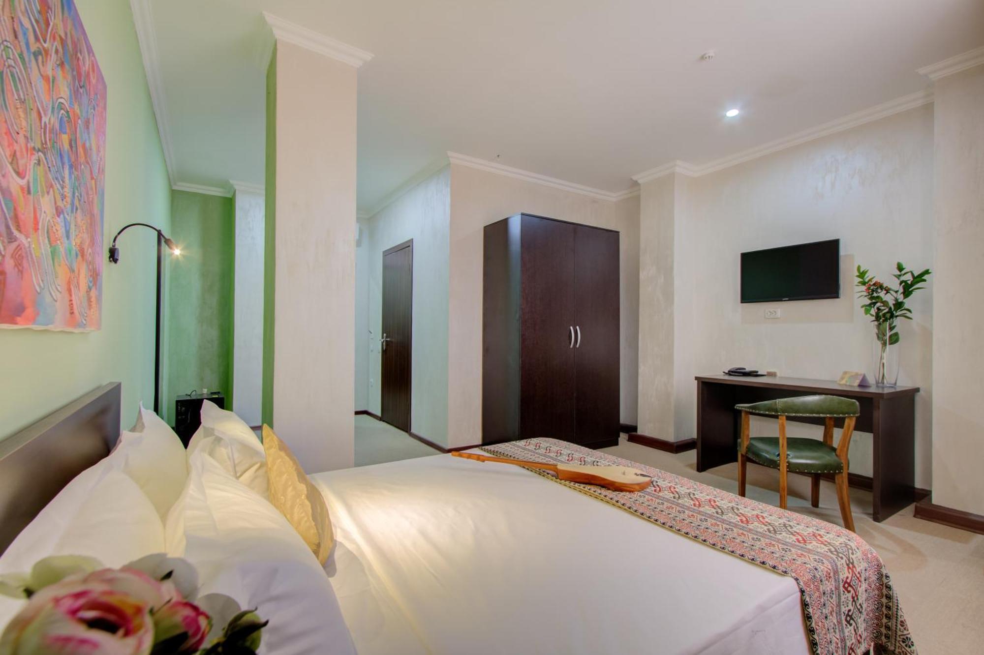 Olive Hotel Bisjkek Buitenkant foto