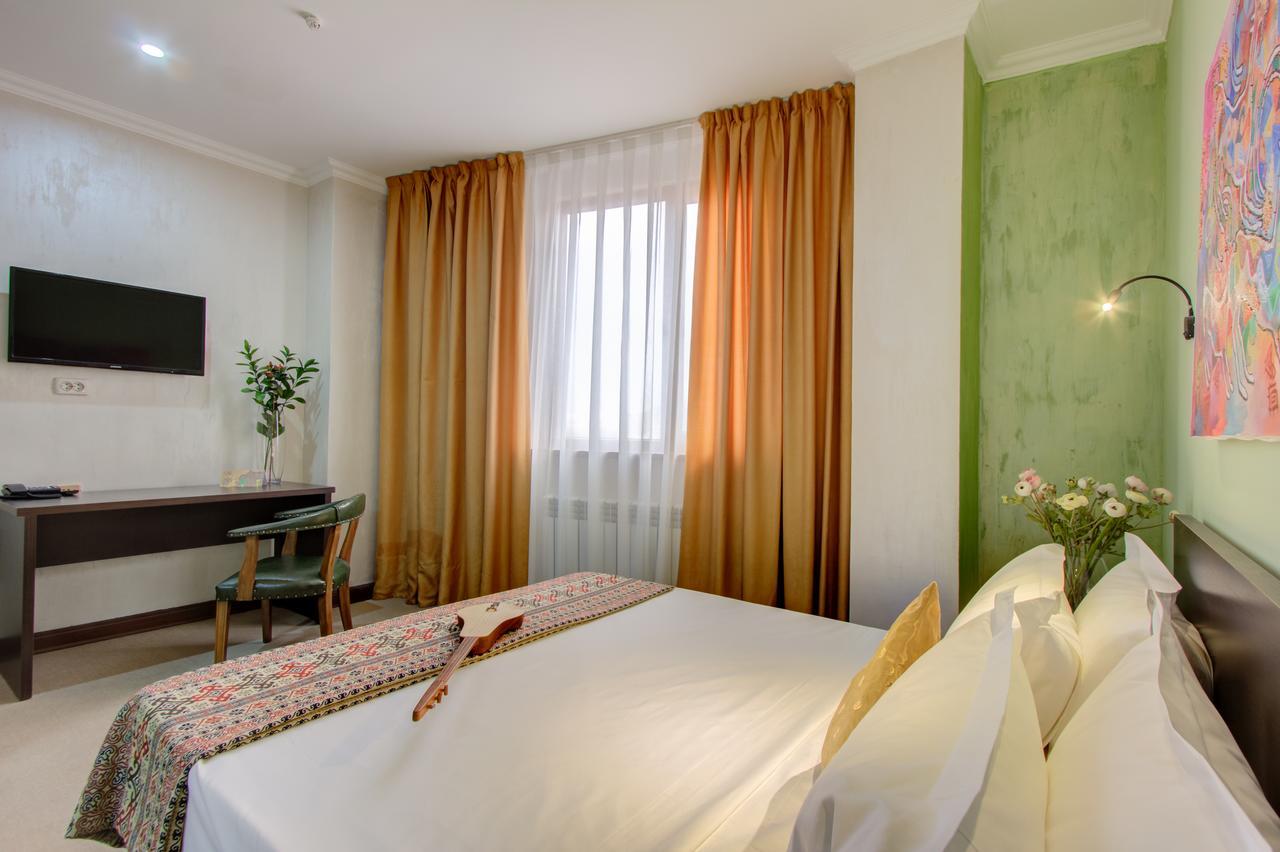 Olive Hotel Bisjkek Buitenkant foto